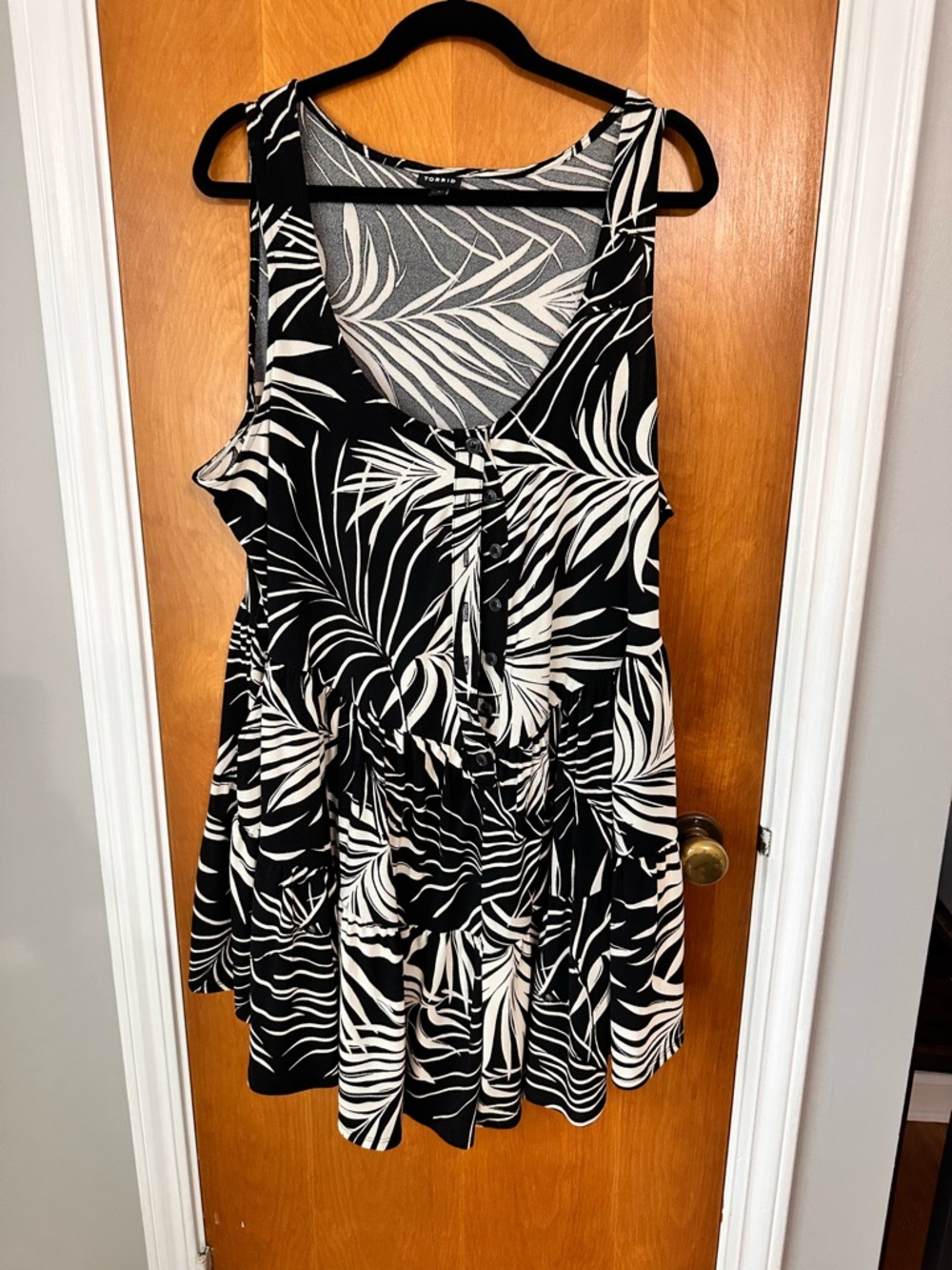 torrid Black and White Tropical Print Sleeveless Tunic